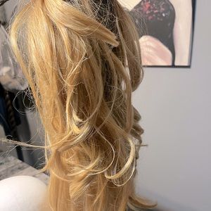 Blonde brown wig